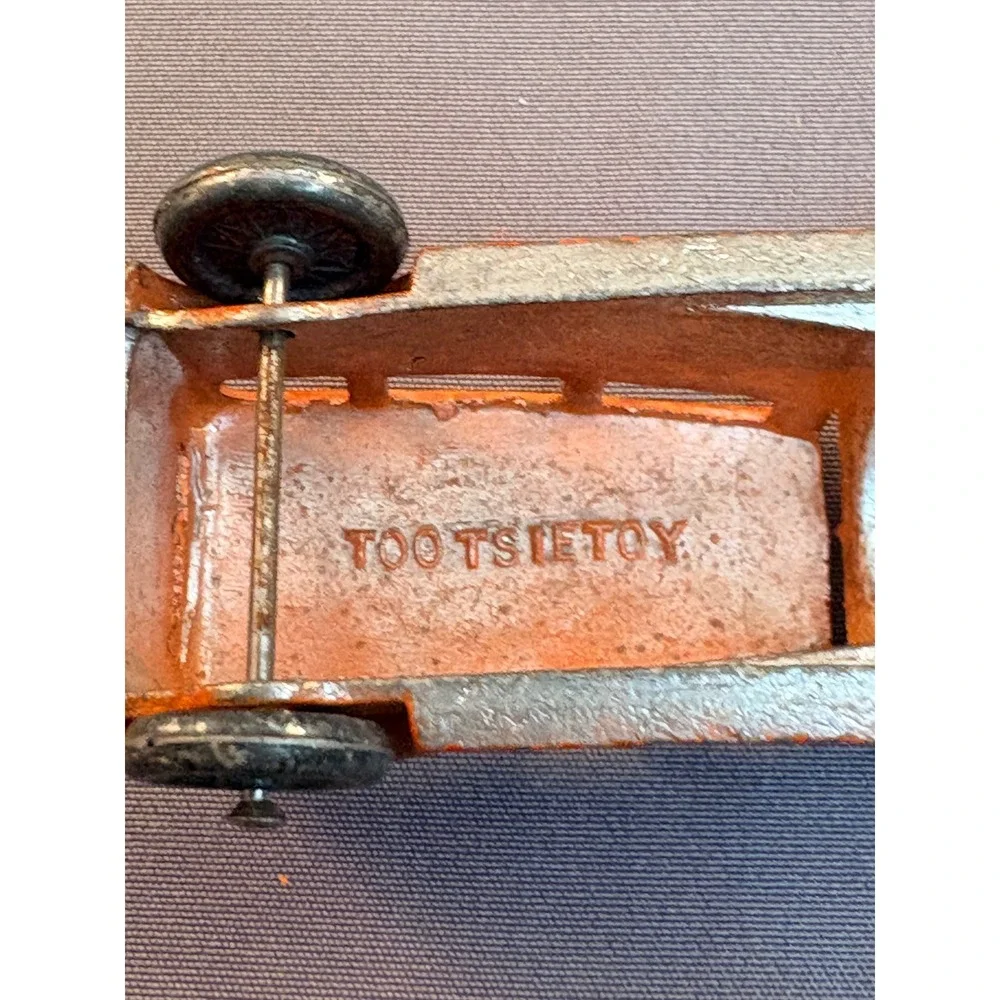 Vintage Tootsietoy Die-cast Sedan Orange 1930s Midget Series Miniature Car E-26